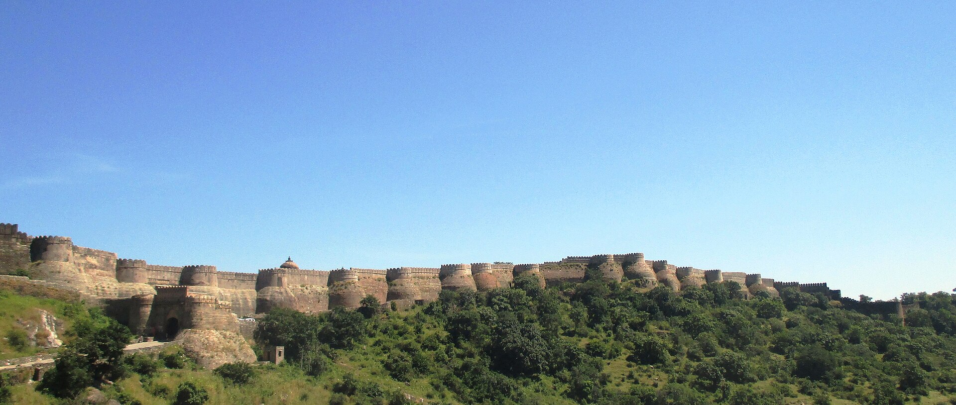The long fortification wall of Kumbhalgarh Fort winding over the Aravalli hills